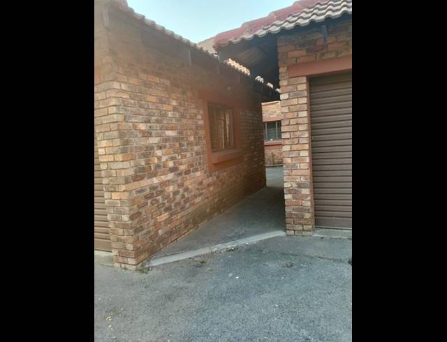 3 BEDROOM TOWNHOUSE FOR SALE IN EDLEEN